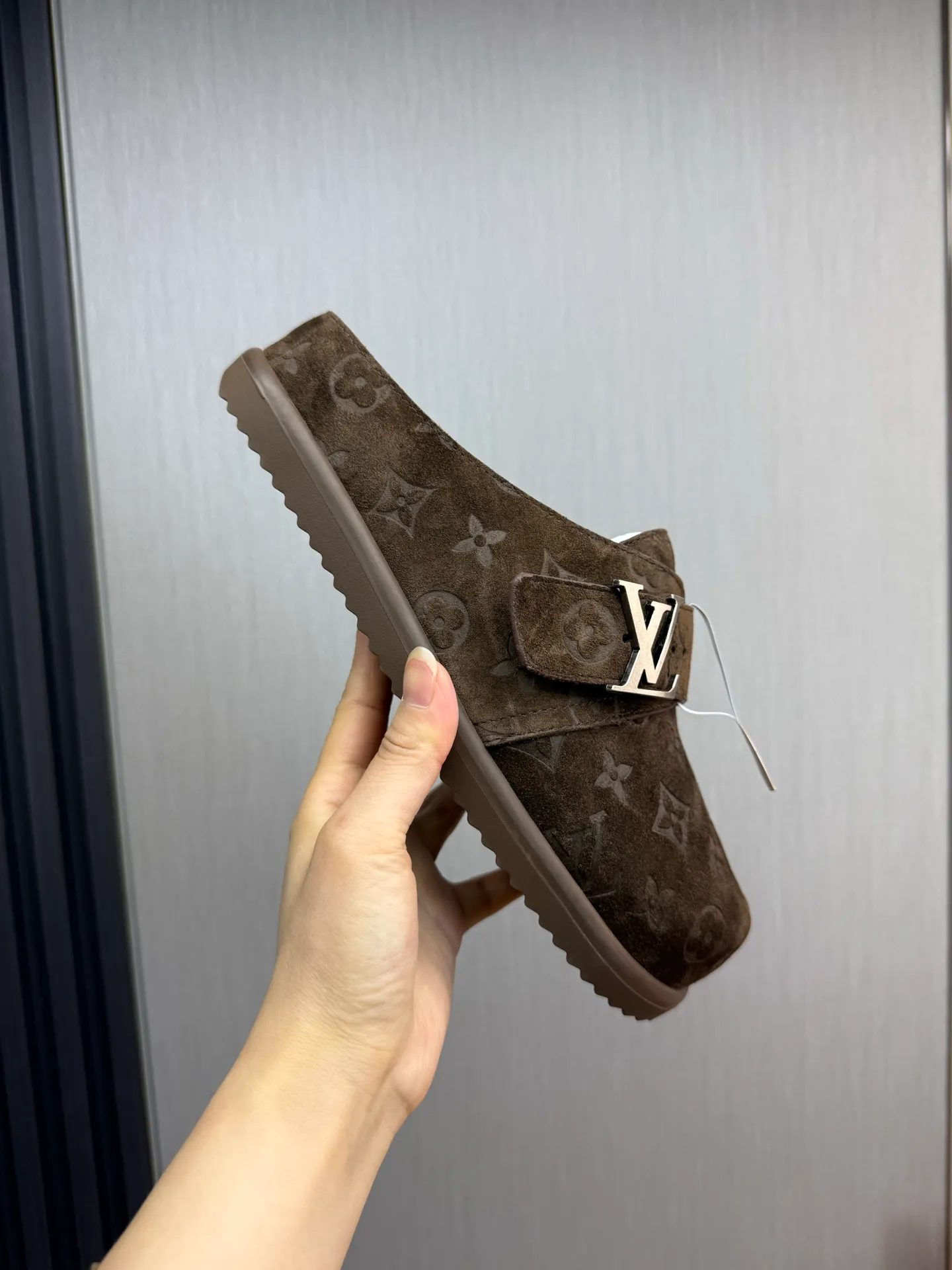 Men's shoes 💰520💰 Lv. hot selling men's slippers 🔥 🩴Official website one to one production 38-45 sizes 45 46 🉑️Customized!
